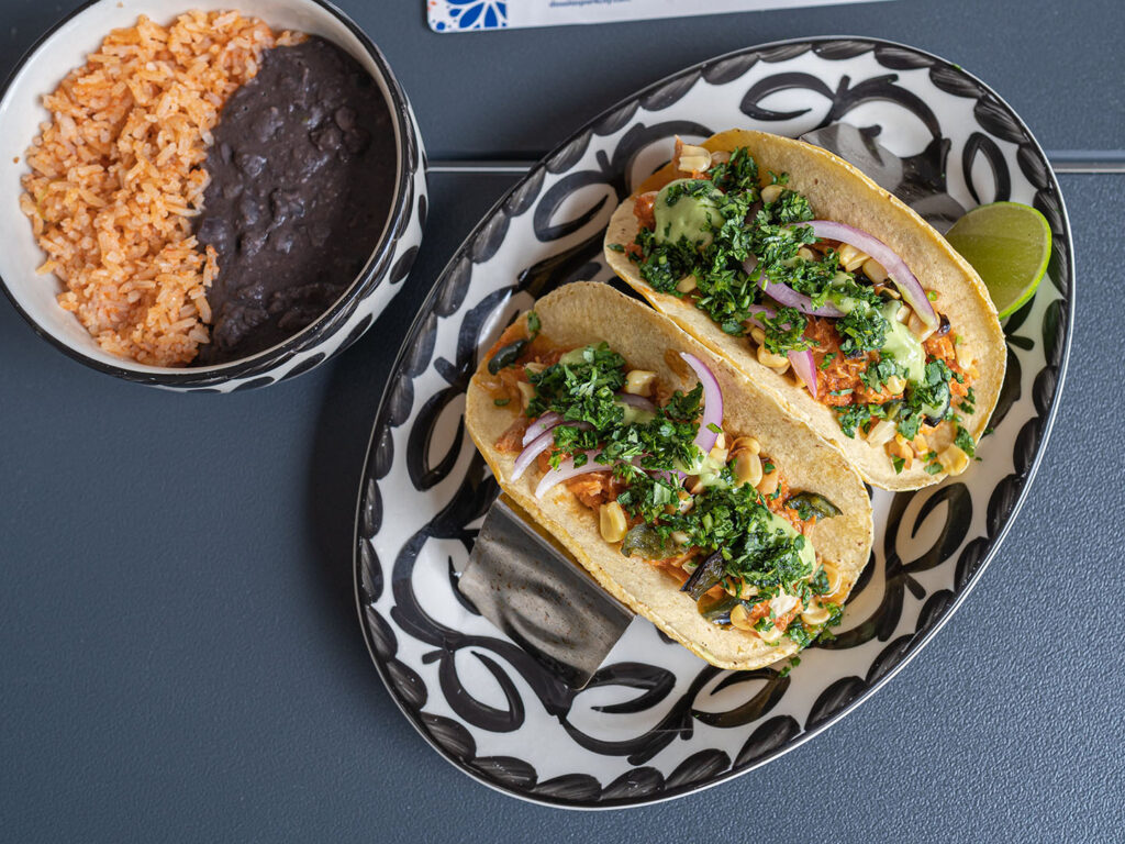 Dos Olas - pollo tinga tacos