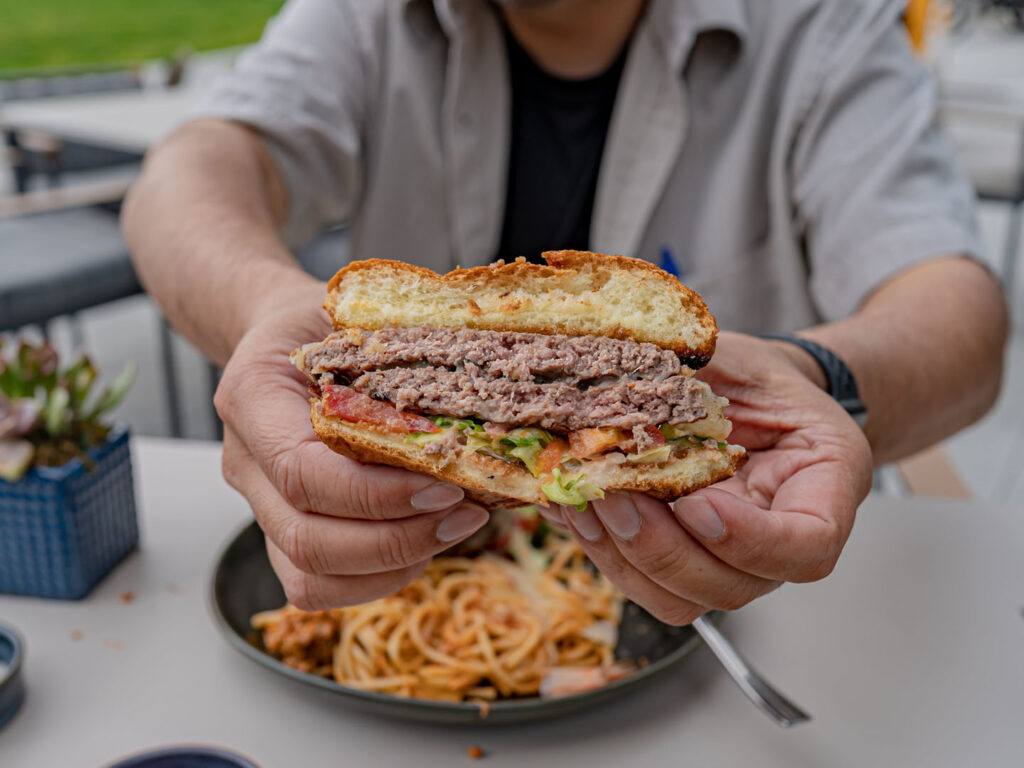 Pendry Park City - Apres Pendry burger interior