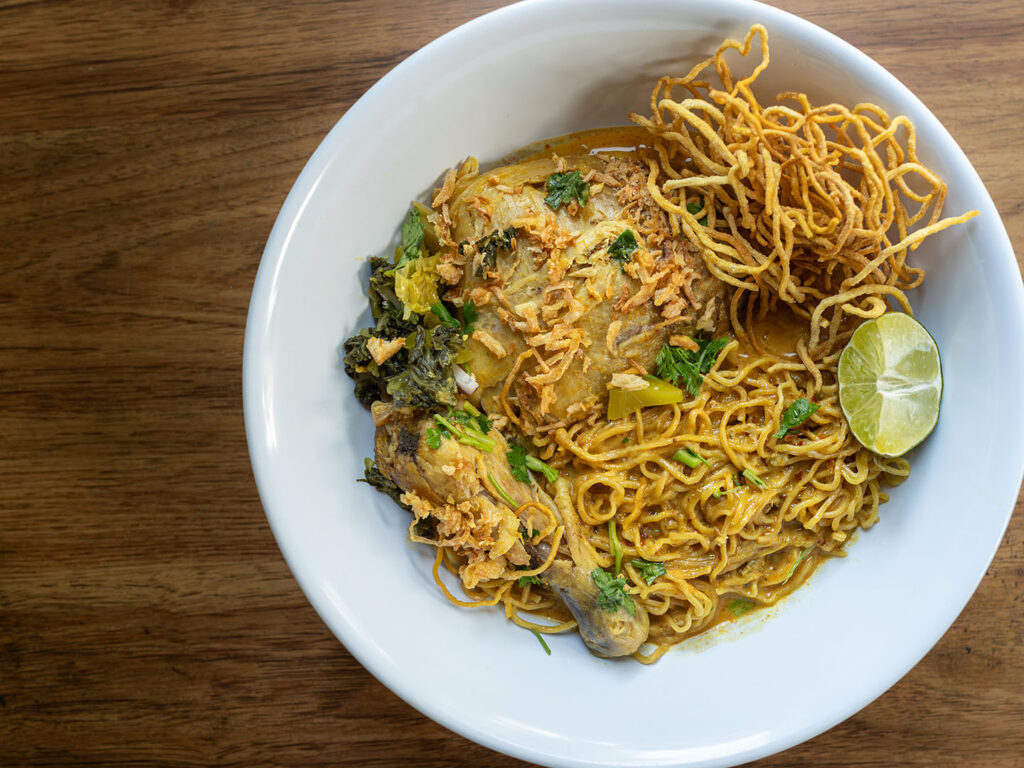 Kin Sen Noodle Bar - khao soi