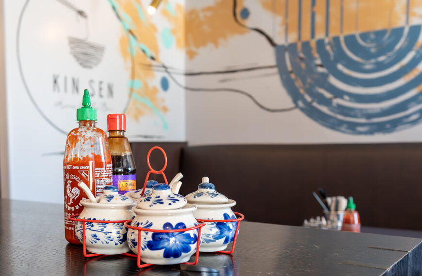 Kin Sen Noodle Bar - sriracha and condiments