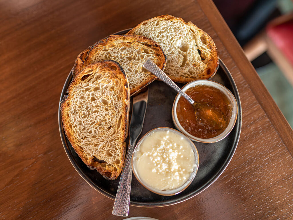 Mar | Muntanya - shepherds bread, cultired butter, spruce jelly